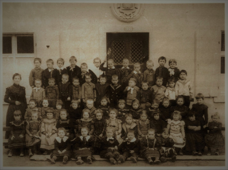 Ehemalige Kleinkinderschule Binningen, Eingang Kronengasse 368, 1899.